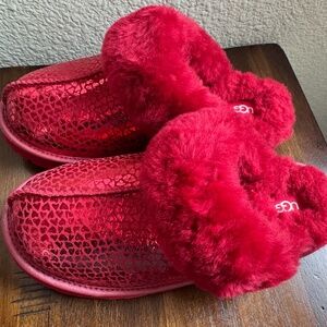 Brand New In Box Ugg Red Heart Slippers Girls Size 5, Color Red